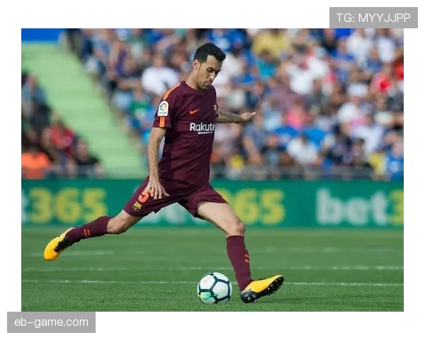 罗德里与布斯克茨:后腰战术角色与控场逻辑对比 罗德里与布斯克茨:后腰战术角色与控场逻辑对比